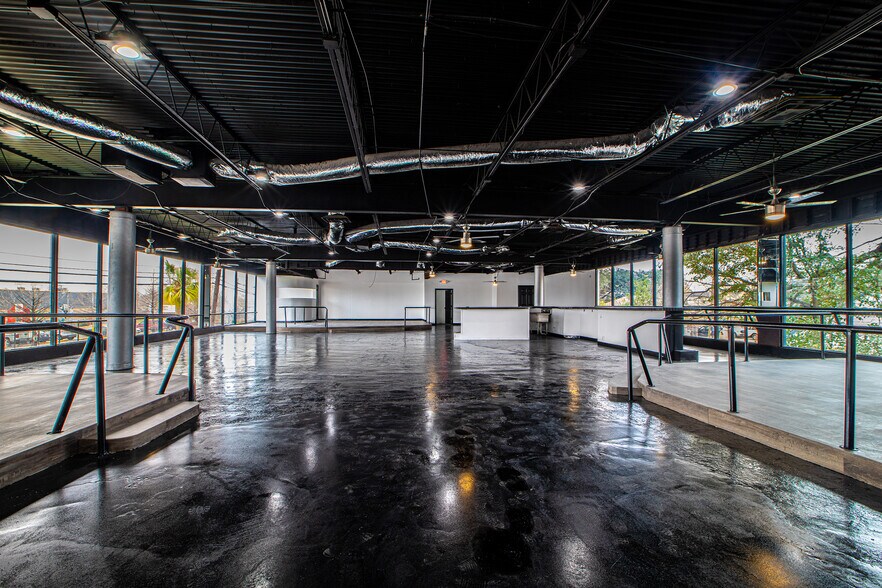 More Photos Of 802 Crosstimbers, Houston General Retail For Sale