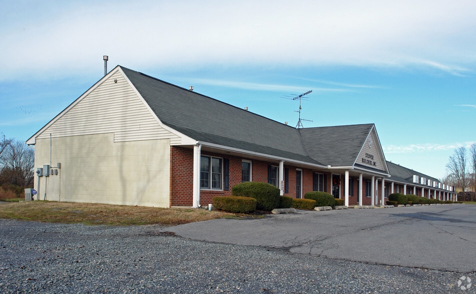 More Photos Of 5609-5621 Dupont Pky, Smyrna Office For Lease