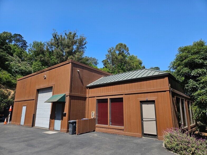 More Photos Of 15 Woodland Ave, San Rafael Service For Sale