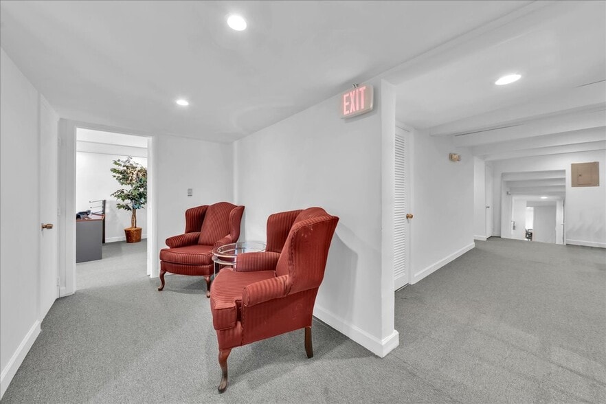 More Photos Of 500 NE 25th St, Pompano Beach Flex For Lease