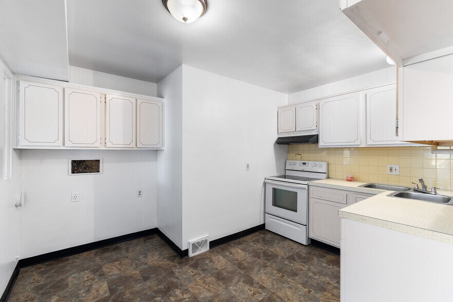 More Photos Of 552 Treeside Dr, Akron Apartments For Sale