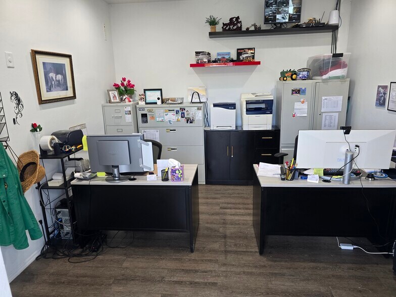 More Photos Of 750 Cowboy Way, LaBelle Industrial For Lease