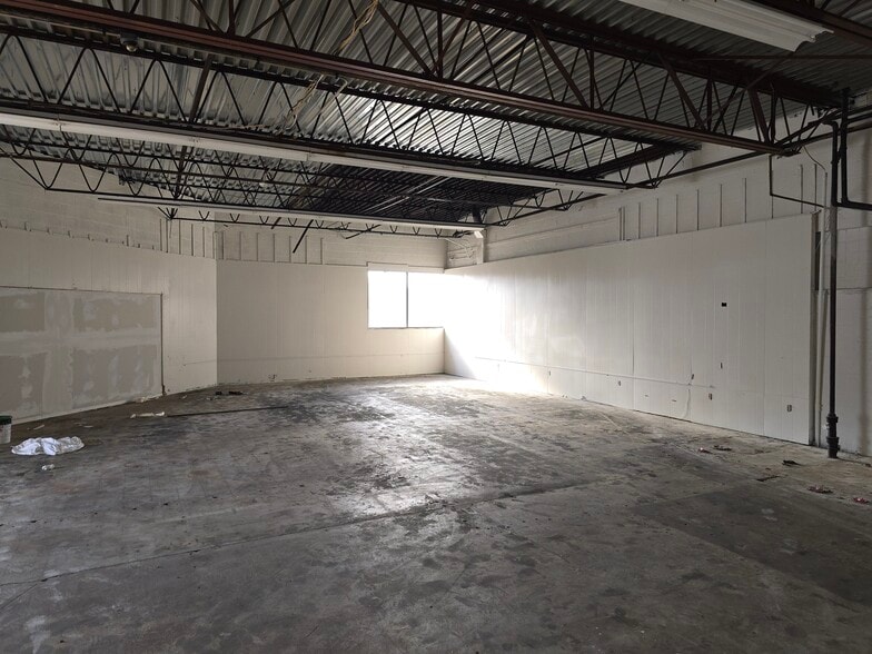 More Photos Of 100 Glen Rd, Cranston Manufacturing For Lease