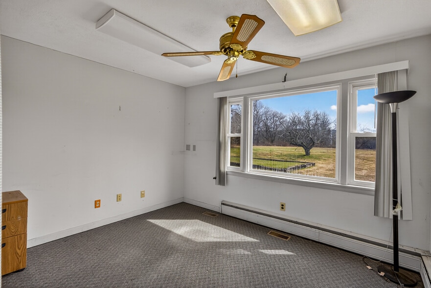 More Photos Of 60-62 Hyde Ave, Vernon Storefront Retail Office For Sale