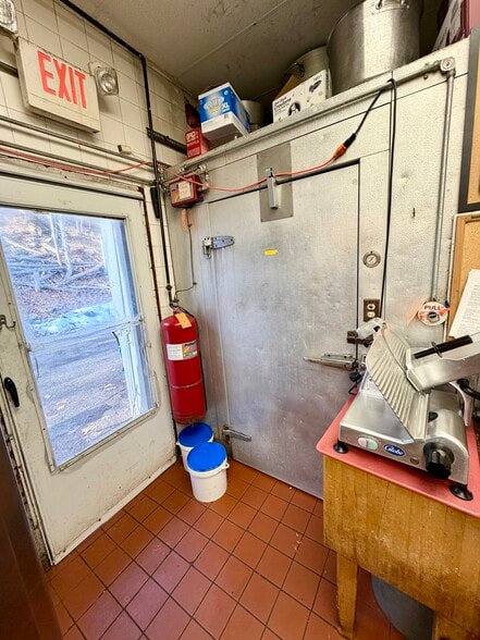 More Photos Of 136-154 Rifle Camp Rd, Woodland Park General Retail For Sale