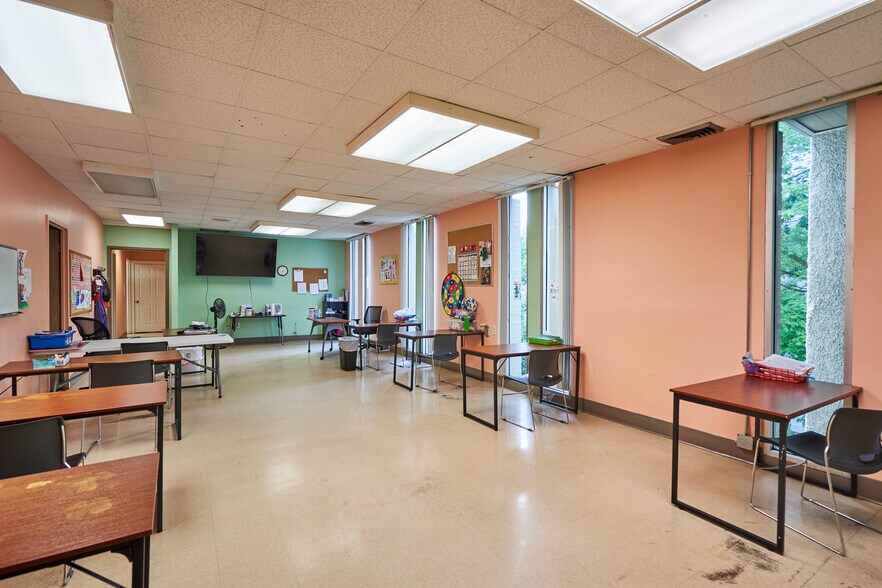 More Photos Of 682 W Market St, Akron Medical For Sale