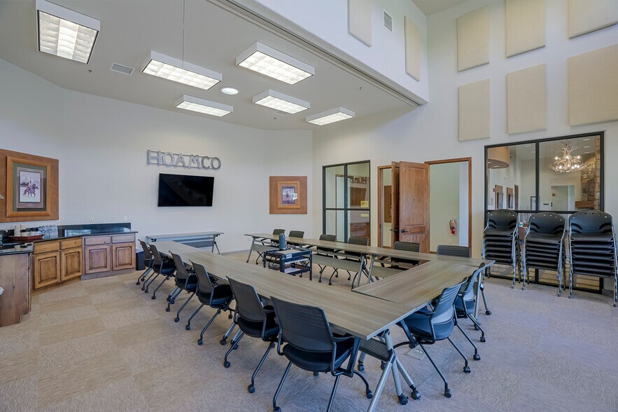 More Photos Of 3207 Lakeside Vlg, Prescott Office For Sale