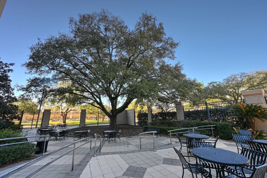More Photos Of 4171 Essen Ln, Baton Rouge Office For Lease