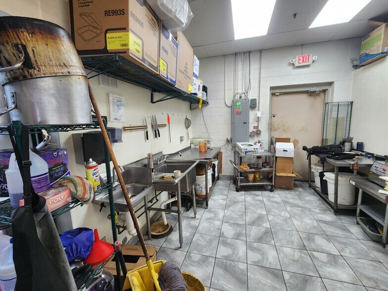 More Photos Of 1350-1500 S Lapeer Rd, Oxford Unknown For Lease