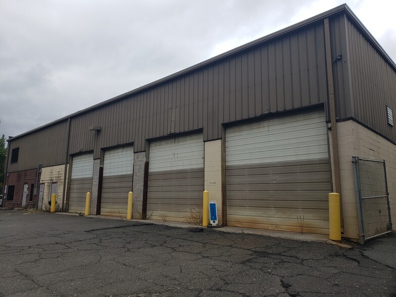 More Photos Of 49 W Ferris St, East Brunswick Truck Terminal For Lease