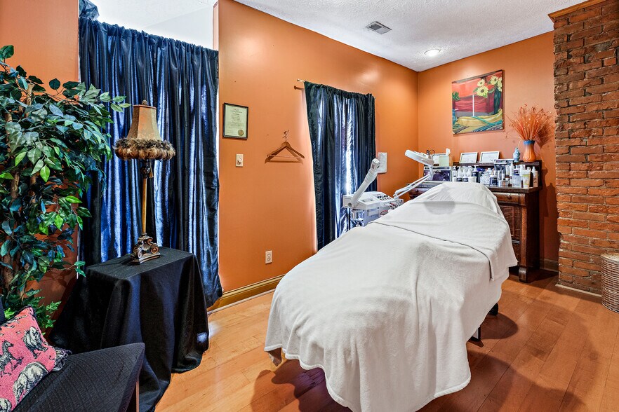 More Photos Of 2048 Winchester Ave, Ashland General Retail For Sale