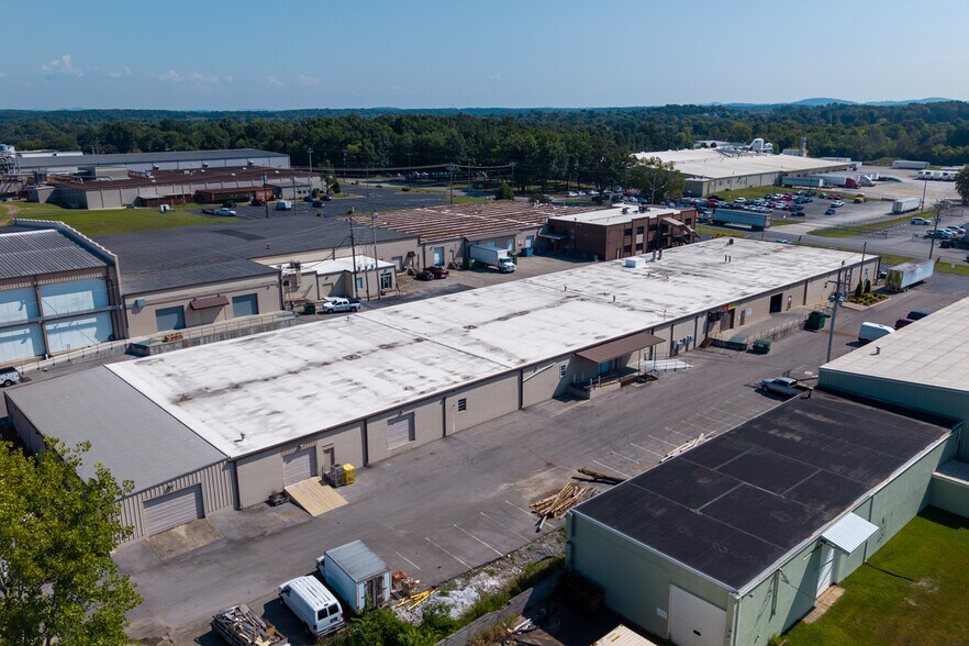 More Photos Of 216 Hartmann Dr, Lebanon Distribution For Lease