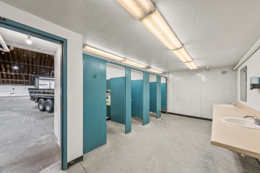 More Photos Of 1385 Antelope Rd, White City Manufacturing For Lease