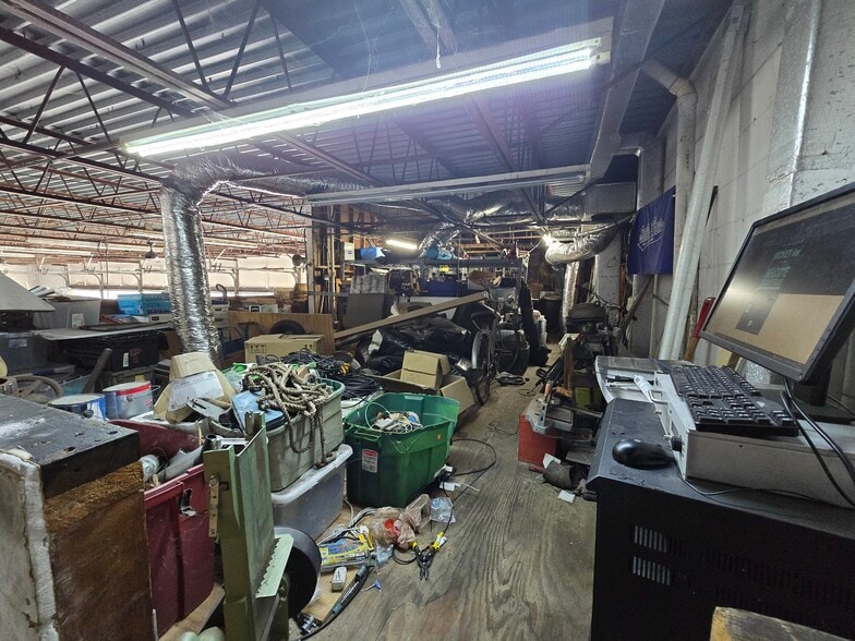 More Photos Of 1137 US Highway 19, Holiday Auto Repair For Sale