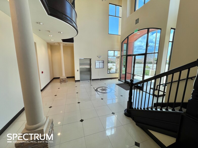 More Photos Of 145 Park Ln, Moorpark Medical For Lease