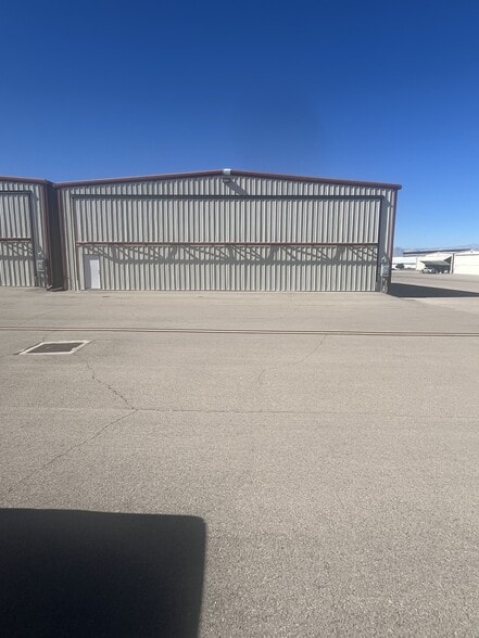 Primary Photo Of Hanger J1 3500 executive terminal Dr, Henderson Airplane Hangar For Sale