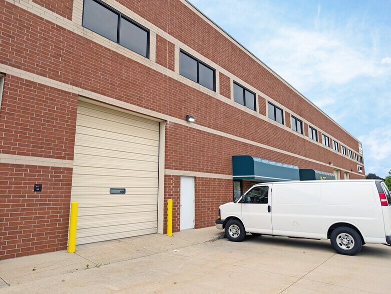 More Photos Of 2020-2108 McDonough St, Joliet Warehouse For Lease