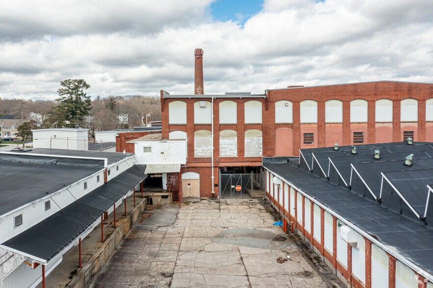 More Photos Of 340 Waterman Ave, Smithfield Warehouse For Lease