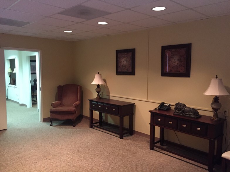 More Photos Of 2 Post Office Rd, Waldorf Medical For Lease