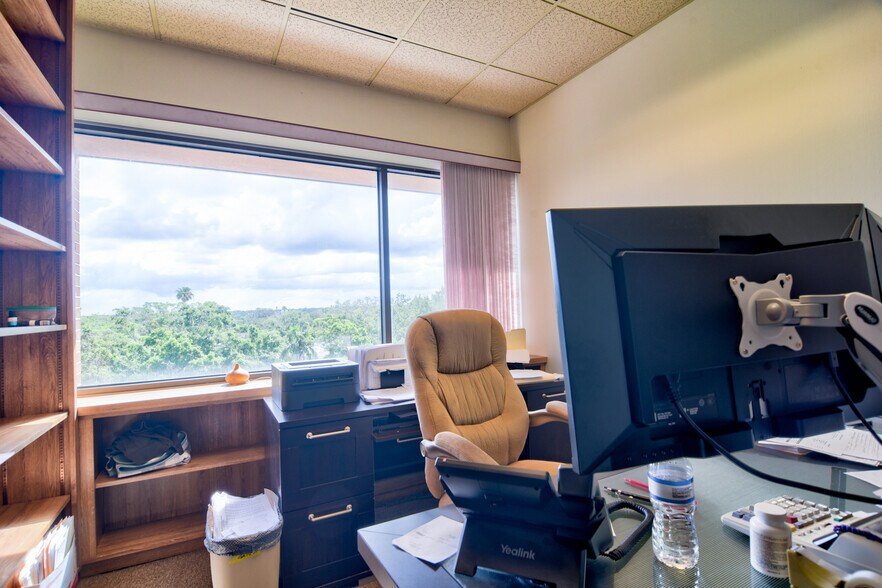 More Photos Of 1150 Cleveland St, Clearwater Office For Lease