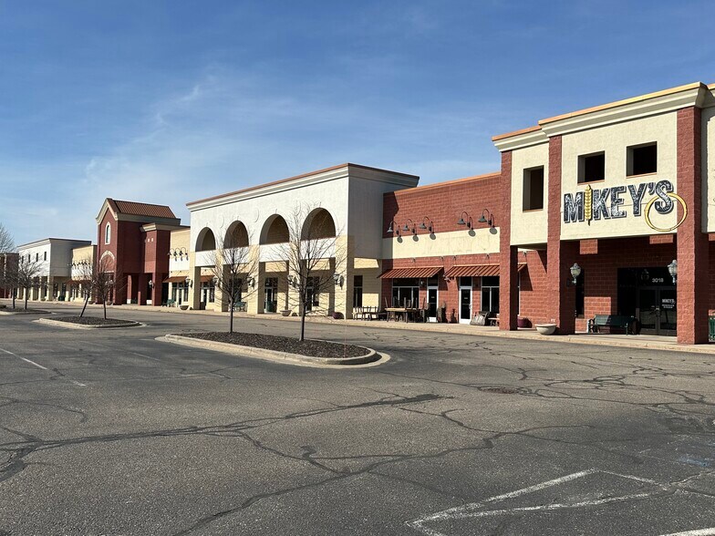 More Photos Of 3012-3066 Village Park Dr, Plover Freestanding For Lease