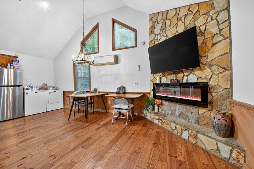 More Photos Of 77 Alpine Way, Blairsville Hotel For Sale