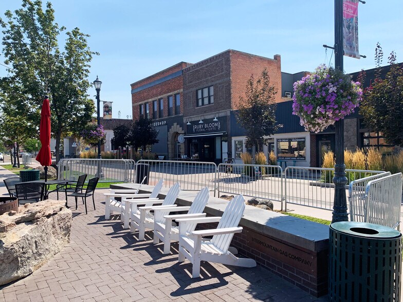 More Photos Of 710-712 Arthur St, Caldwell Storefront For Lease