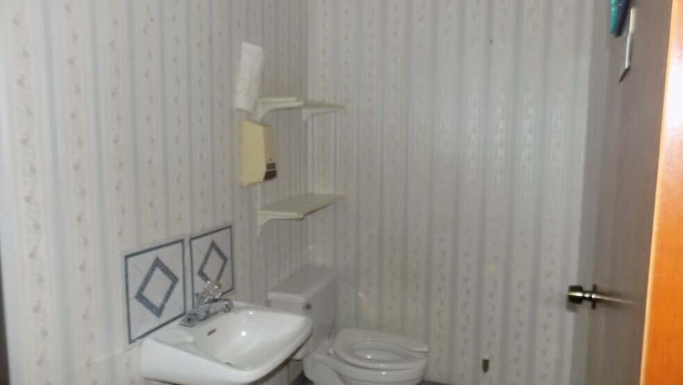 More Photos Of 315 S Cockrell Hill Rd, Duncanville Medical For Lease