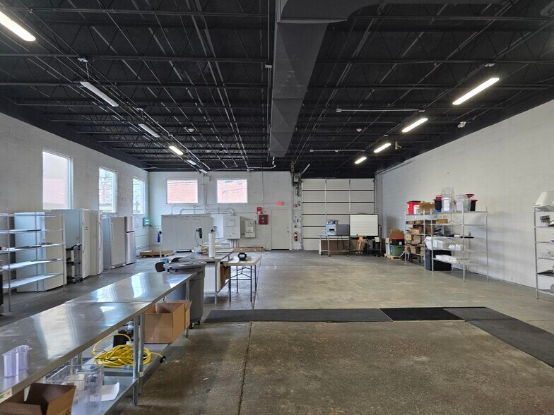More Photos Of 8030 N Lawndale Ave, Skokie Warehouse For Sale