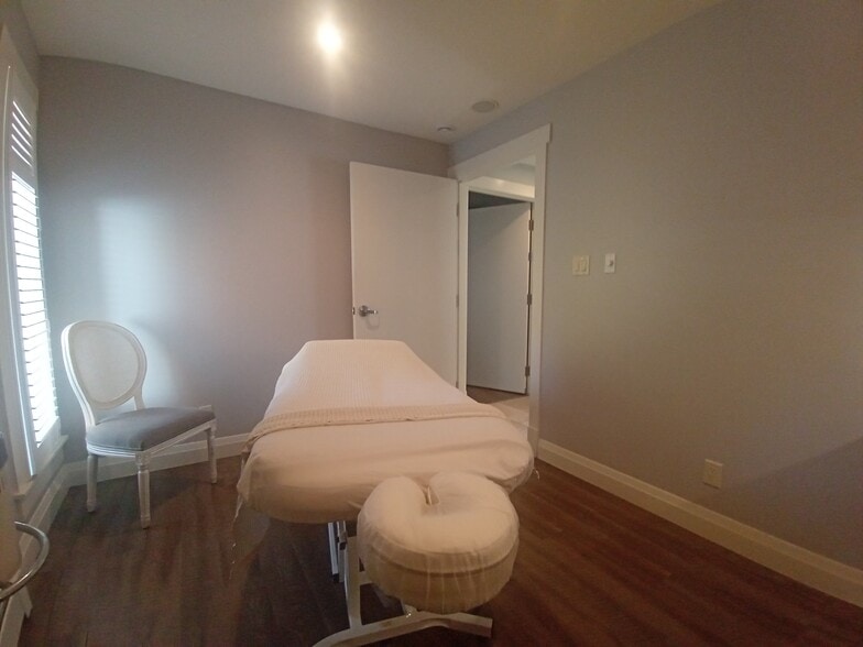 More Photos Of 1998-2006 Phelan Rd W, Ottawa Hotel For Lease