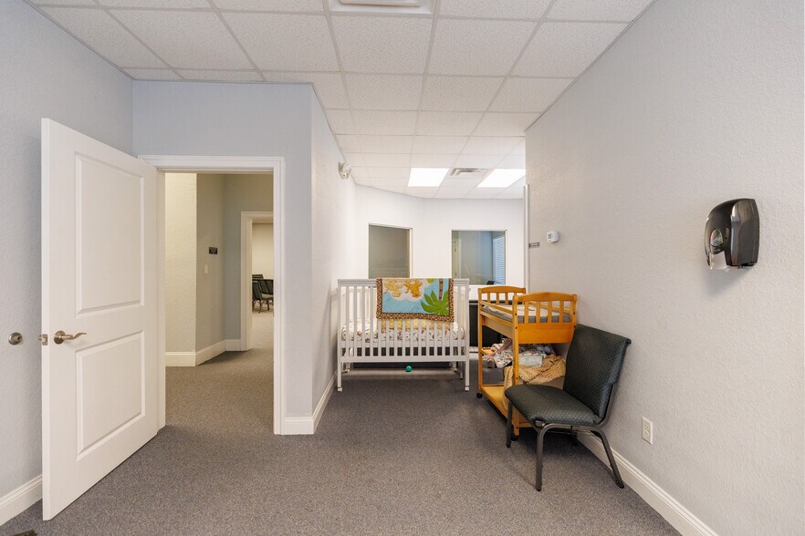 More Photos Of 37 E Main St, Lakeland Flex For Sale