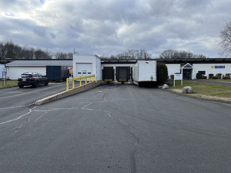 More Photos Of 150 Knotter Dr, Cheshire Manufacturing For Lease