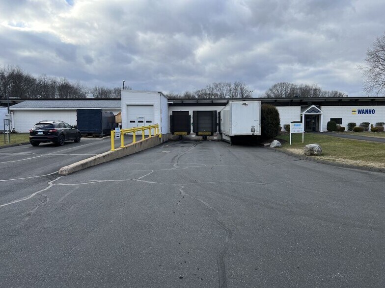More Photos Of 150 Knotter Dr, Cheshire Manufacturing For Lease