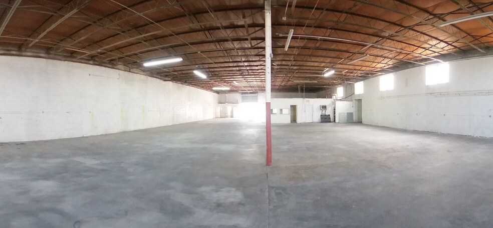 More Photos Of 3121-3171 E 11th Ave, Hialeah Warehouse For Lease