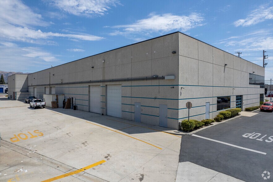 More Photos Of 9445-9457 De Soto Ave, Chatsworth Light Distribution For Lease
