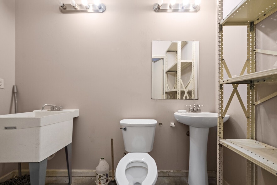 More Photos Of 106 Abigayles Row, Scott Warehouse For Sale