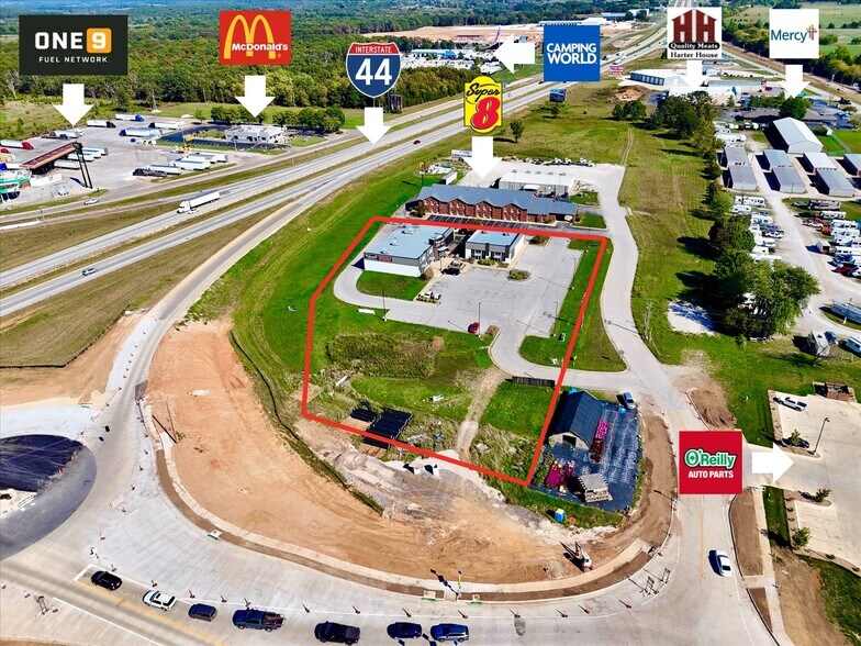 More Photos Of 306 E Chestnut St, Strafford Freestanding For Sale