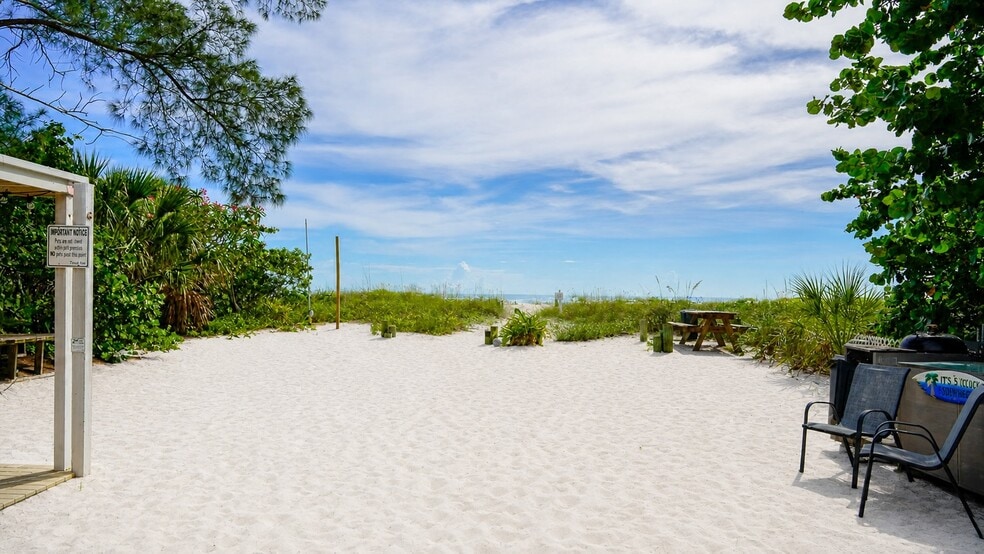 More Photos Of 10200 Gulf Blvd, Treasure Island Hotel For Sale