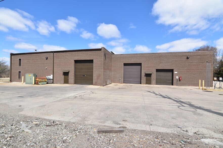 More Photos Of 1041 Trine Ct, St Charles Manufacturing For Lease