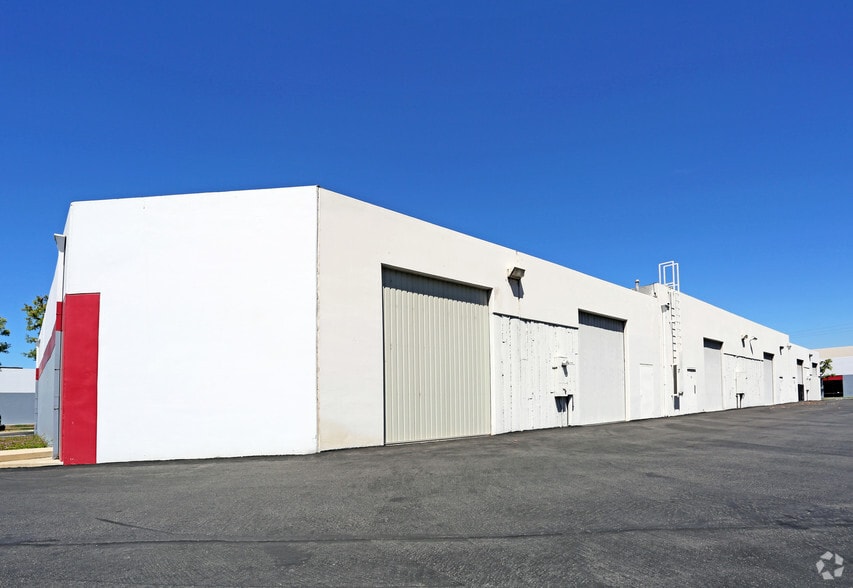 More Photos Of 505 Mercury Ln, Brea Warehouse For Lease