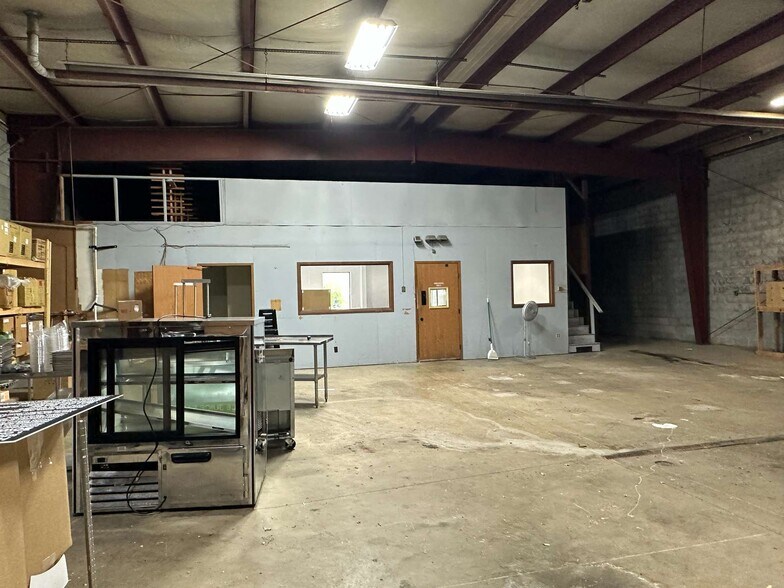 More Photos Of 958 Lincolnway, South Bend General Retail For Sale