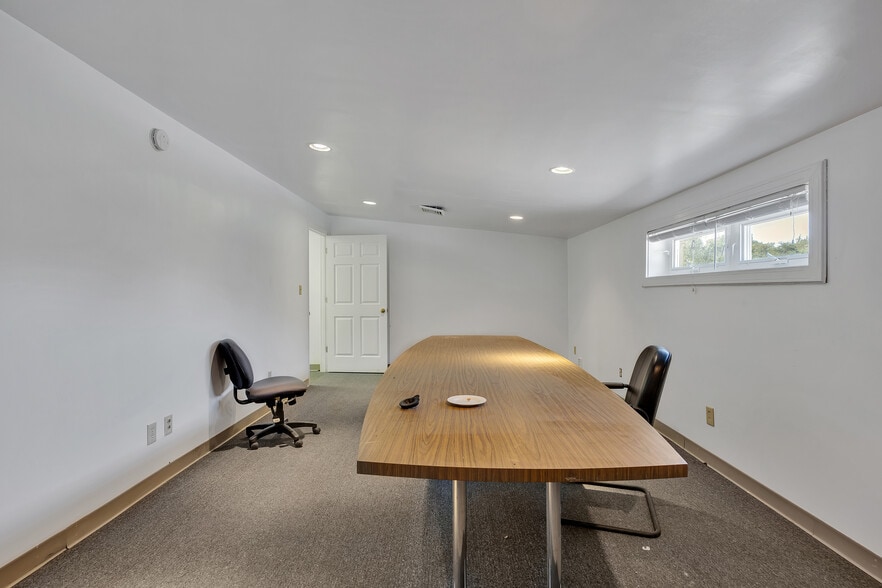 More Photos Of 3548 Cumberland Rd, Cumberland Warehouse For Sale