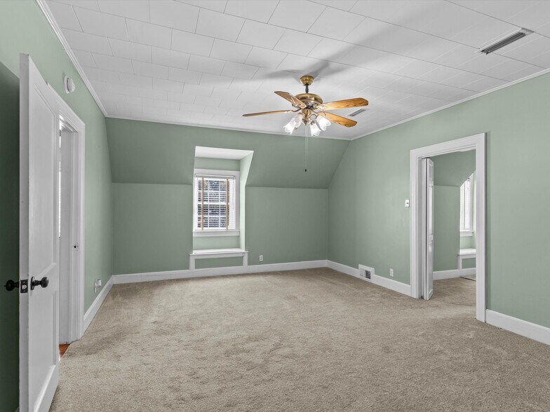 More Photos Of 302 W College St, Enterprise Flex For Sale