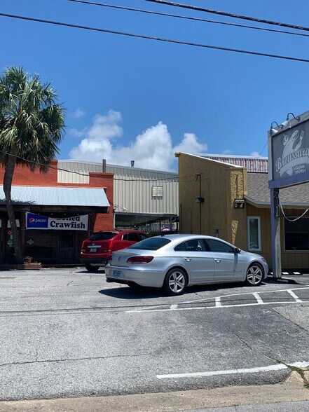 More Photos Of 690 E Heinberg St, Pensacola Freestanding For Sale