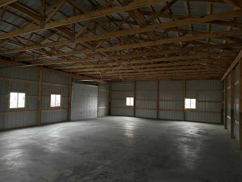 More Photos Of 263 Commercial St, Worthington Light Distribution For Sale