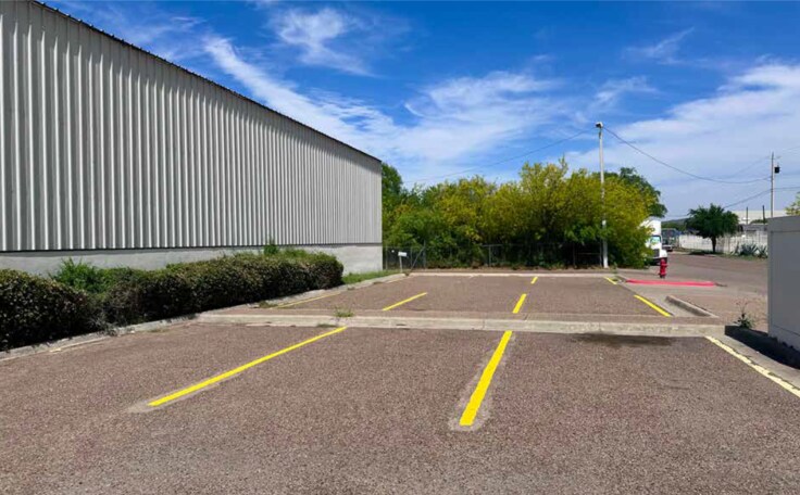 More Photos Of 310 Union Pacific Blvd, Laredo Warehouse For Lease