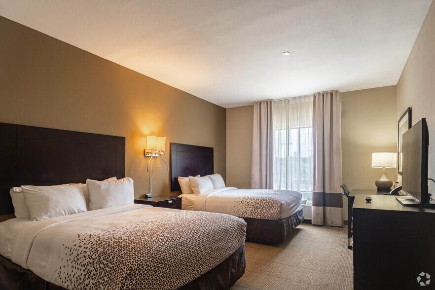 More Photos Of 9120 Airport Blvd, Houston Hotel For Sale