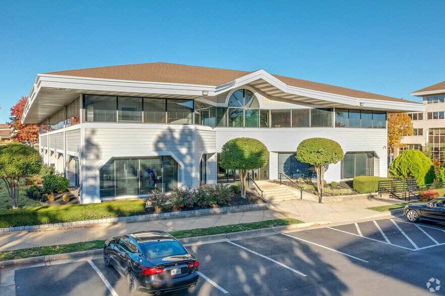 More Photos Of 10 Pidgeon Hill Dr, Sterling Unknown For Lease