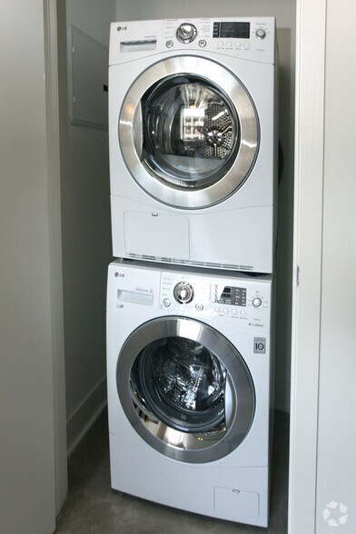 More Photos Of 575 E 4th St, Winston-Salem Apartments For Lease