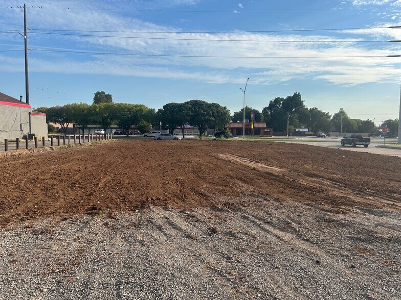 Primary Photo Of 1831 NW Cache Rd, Lawton Land For Sale